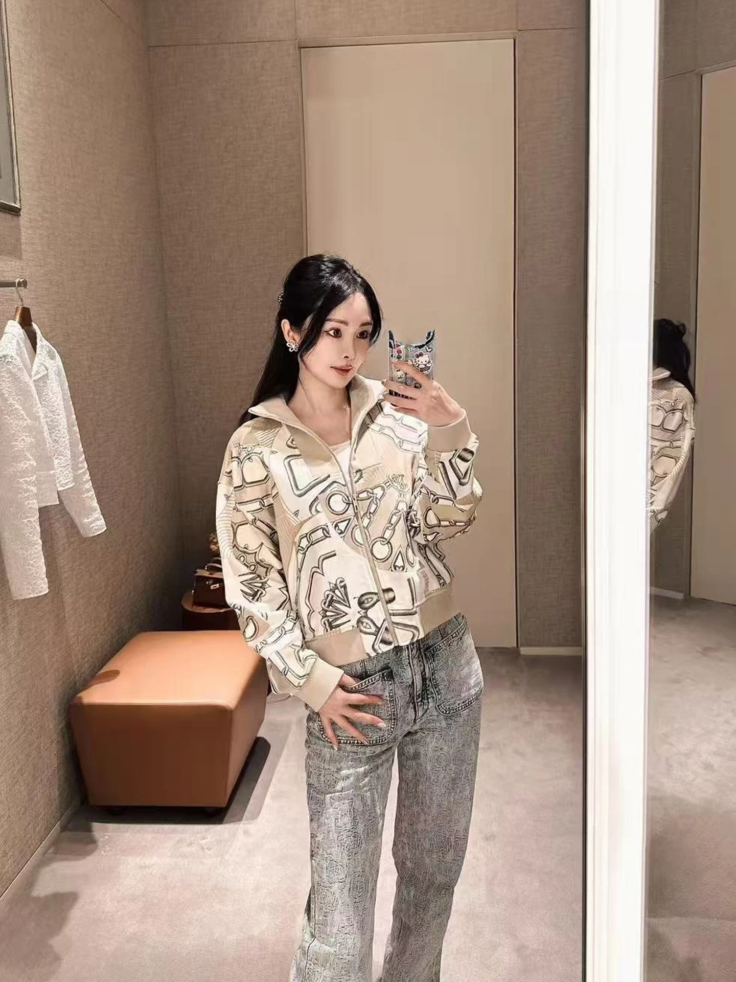 

Clothland Women Elegant Print Jacket Zipper Long Sleeve Stand Collar Female Casual Chic Coats CB269