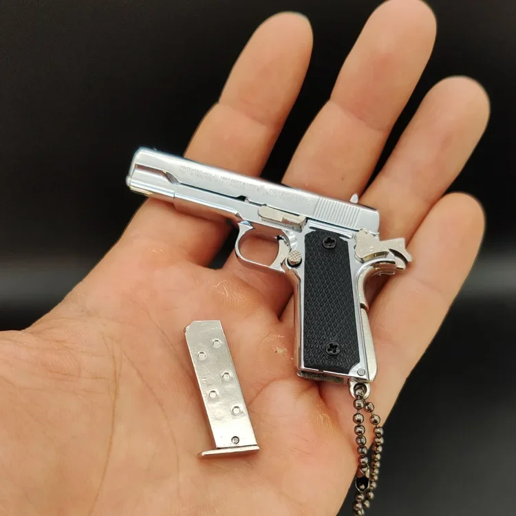 1PC NEW 1: 3 Mini 1911 Alloy Gun Model Toy Keychain Disassemble Pistol Pendant Creative Gift Can Not Shot