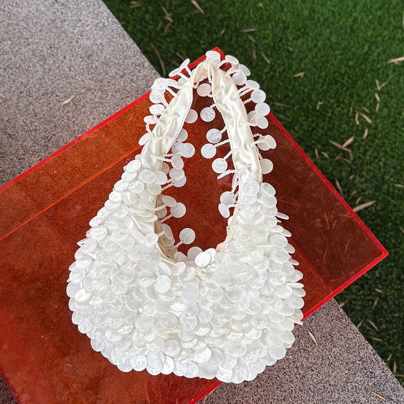 

Handmade Shell Handbags Luxurious Design Summer Beach Tote Bag Fashion Wooden Circular Handle Women's Natural Shell Beaded Bag