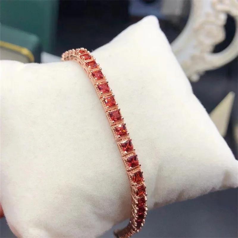 

New natural garnet bracelet, genuine 925 silver inlay, finely crafted, exquisite and fashionable