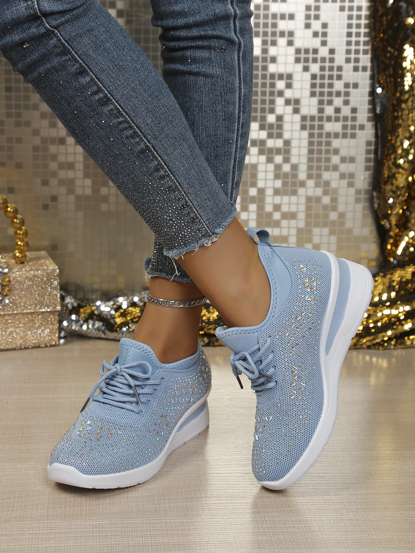 Glänzende Damenschuhe mit unsichtbaren, höhenvergrößernden und stoßdämpfenden Sohlen – die perfekte Wahl für Partys – Detail 9