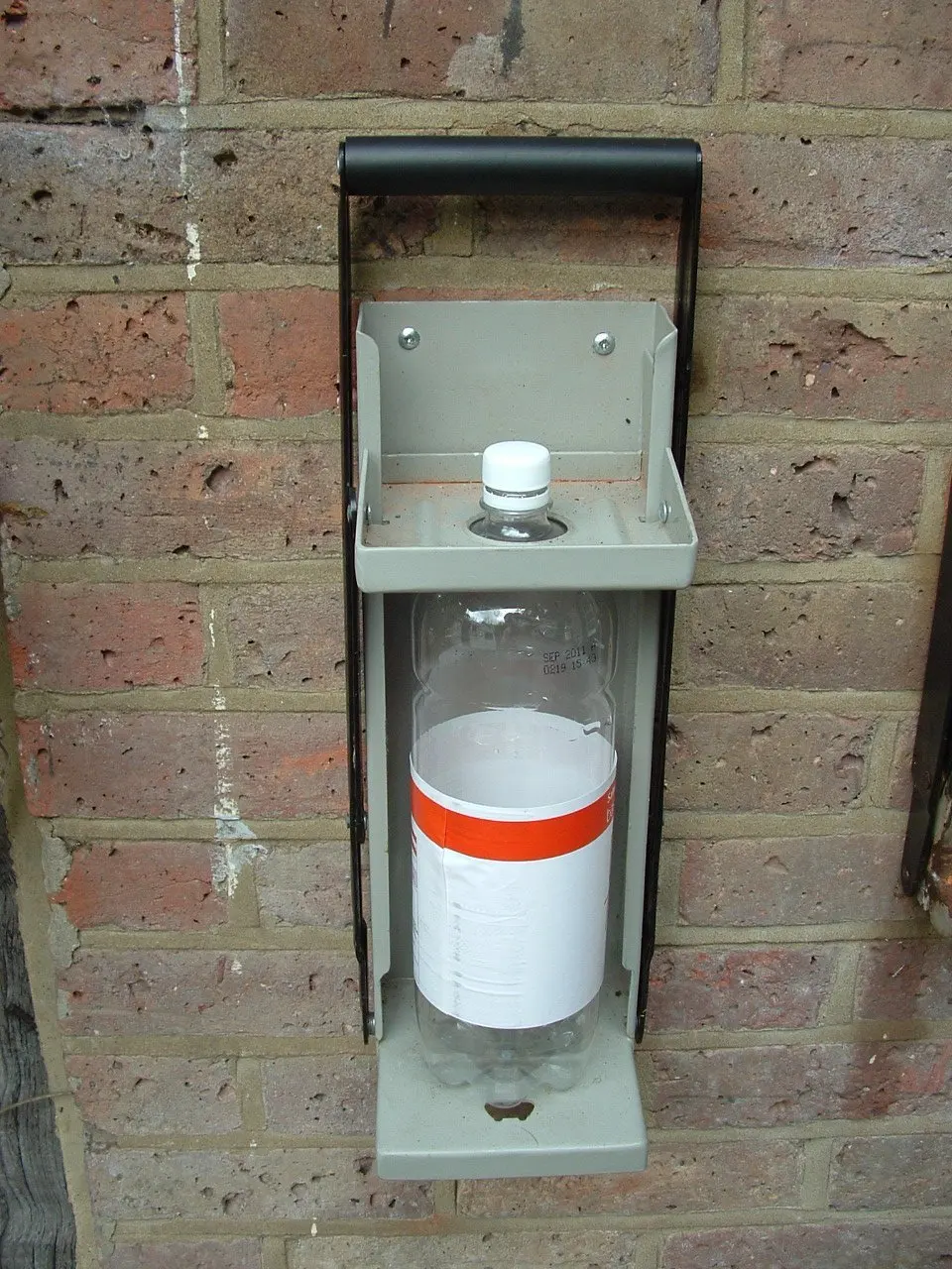 Suitable for Crushing Bottles of 2.5L, 1.5L, and 500ml, As Well As Canned or Canned Bottles of 16, 12, and 8 Ounces