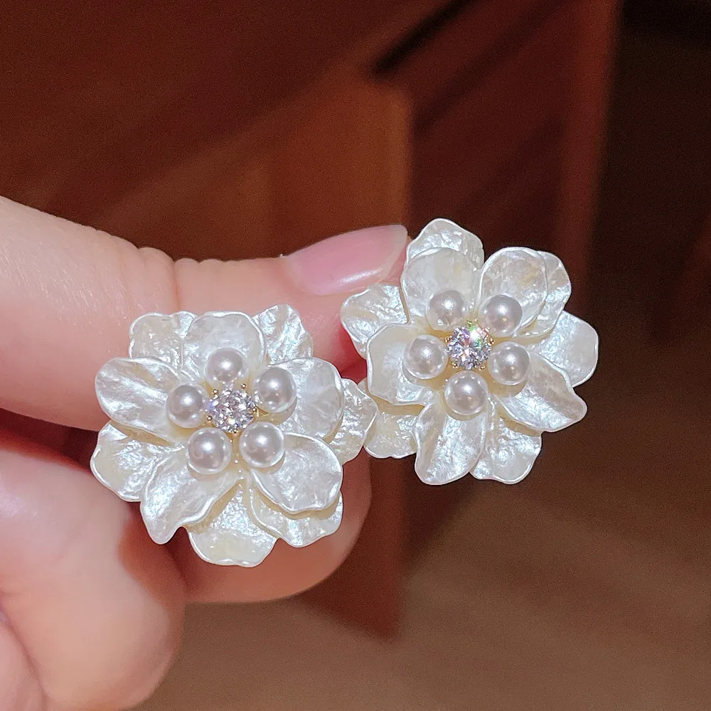 New Design Sweet Rhinestone Flower Stud Earrings For Women Elegant Imitation Pearl Crystal Zircon Earring Korean Party Jewelry