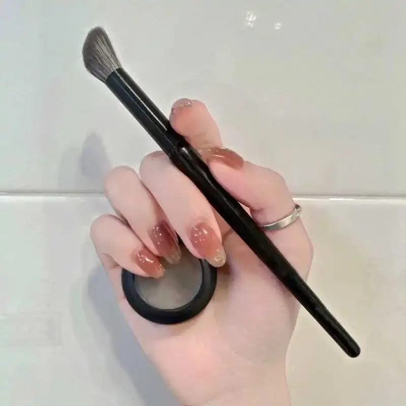 Pinceaux de maquillage pour fond de teint et anti-cernes synthétiques, brosse de contour, outil de beauté, couverture inclinée sans couture, crème liquide, cosmétiques