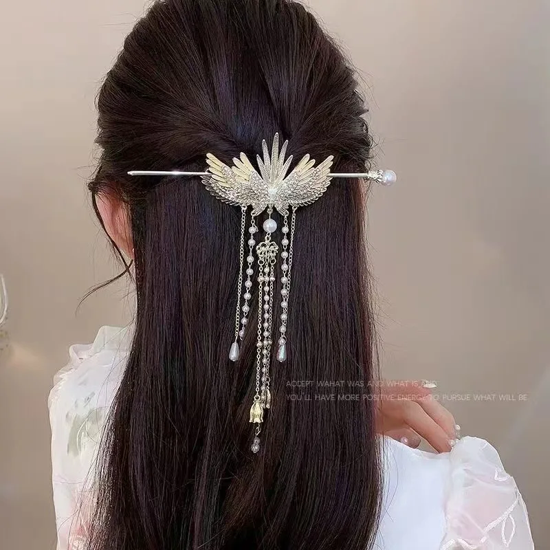 Copricapo femminile con forcina con ali Nuovo stile cinese Ornamento per capelli con nappa di alta qualità Capelli a spirale