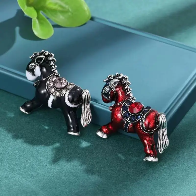 Classic Enamel Horse Brooches for Women Zodiac Animal Lapel Pins Casual Party Accessories New Year Gifts Friends