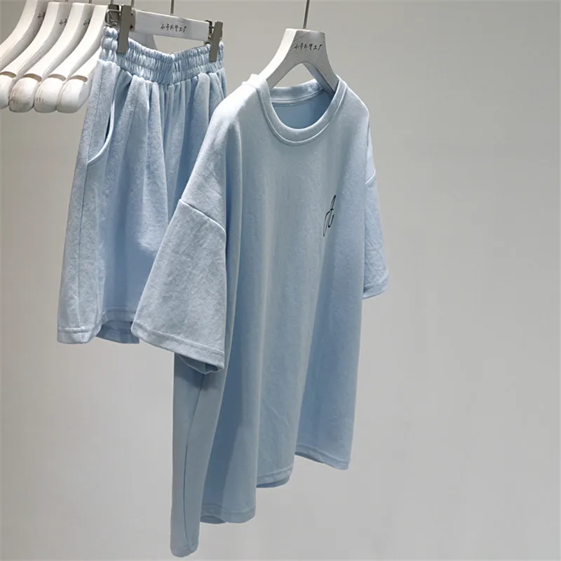 

Loose Short Sleeve T-Shirt And Wide Leg Sports Shorts Casual Set for Women Spring Summer Style Two Piece Cotton Polyester Blend
