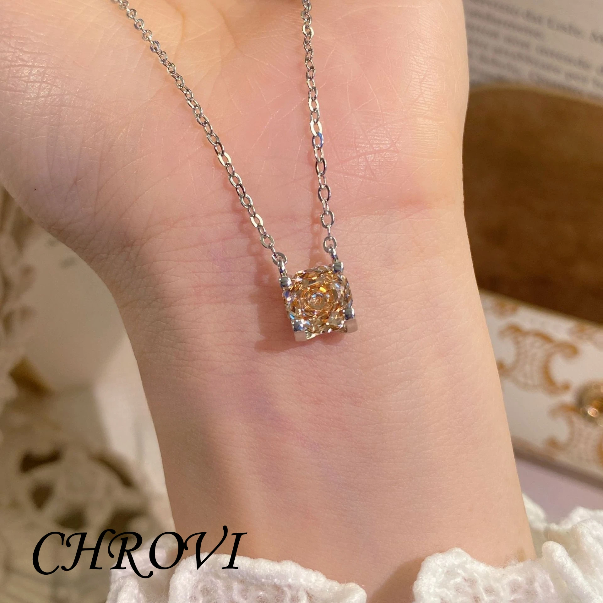 Luxuriöse 925 Sterling Silber Millennium Rose Halskette mit Diamanten und Glitzernder Kettengliederkette für Damen – Detail 4