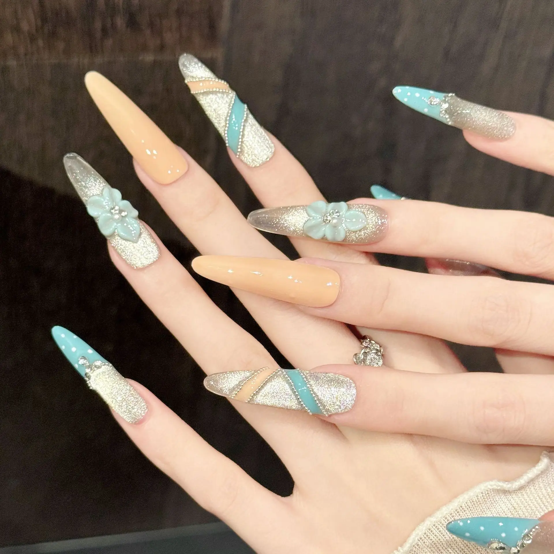 10PCS Oval/Stiletto Handmade Press On Nails,Contrasting Color Gradient Style,Suitable For Festivals Parties And Daily Wear.
