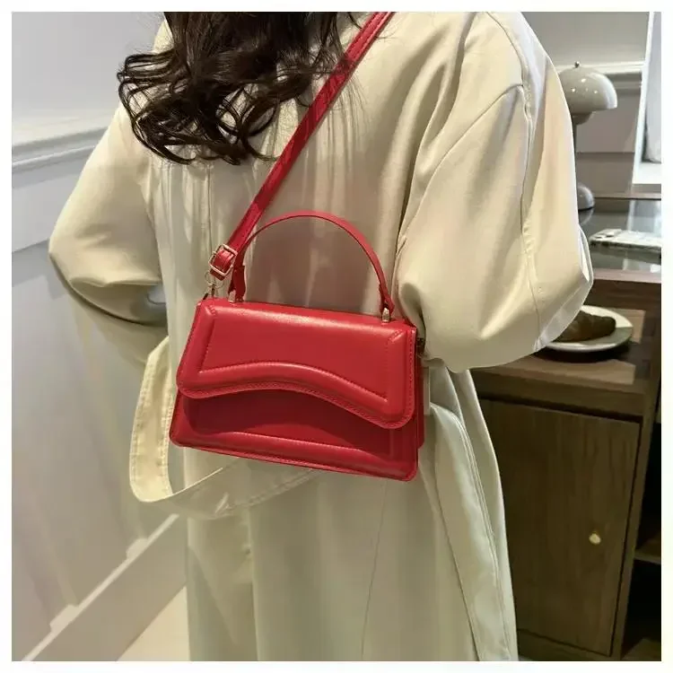 Hochwertige PU-Leder-Handtasche, Damen-Umhängetasche, einfarbig, Schultertasche, Crossbody-Tasche, kleine Tragetasche für Damen und Mädchen – Detail 8