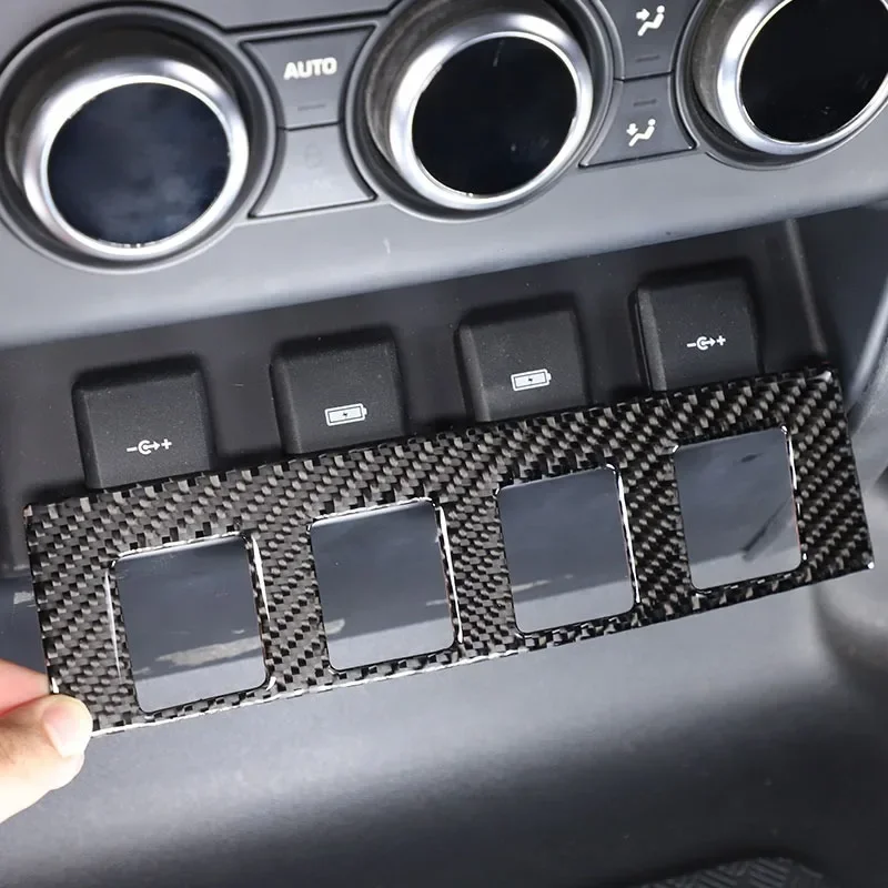 

Soft Carbon Fiber Car Rear Charging Port Outer Frame Cover Trim Sticker Car Accessories For Land Rover Defender 110 130 2020-24