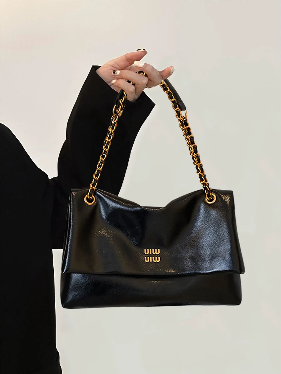 High-quality designer large-capacity underarm tote bag female 2025 new wild light luxury high-end commuter chain messenger bag