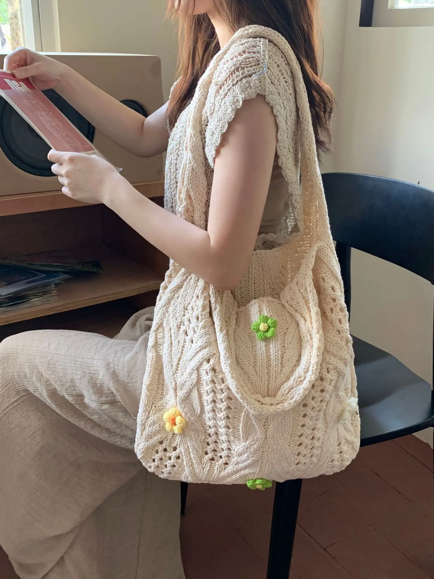 

New Woolen Knitted Bag Fashion Women's Knitted Bag Flower Designer Designed Versatile Handbag Women's Shoulder Bag