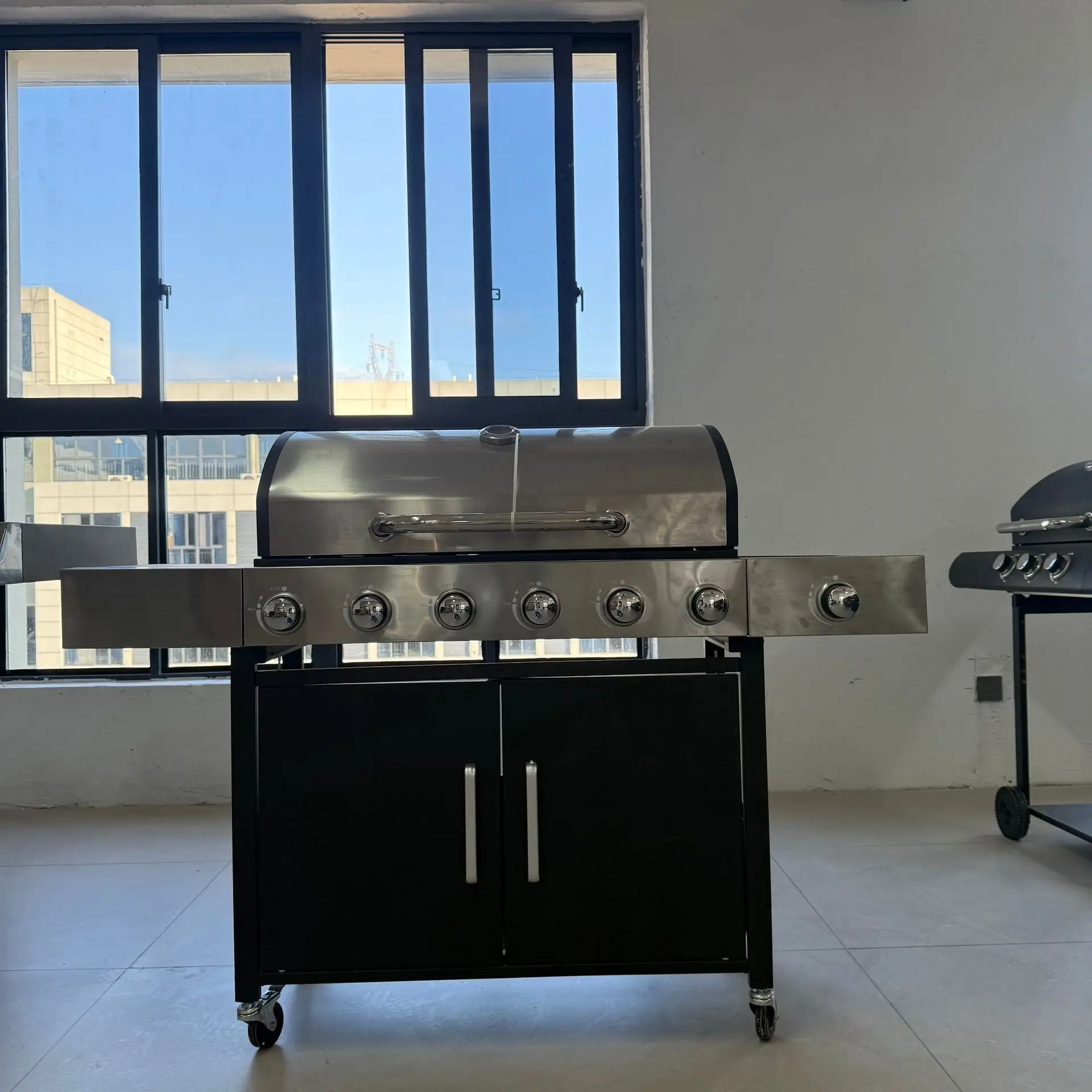 I am a factory household villa 6 heads gas burning courtyard outdoor oven liquefied gas barbecue grill American stew oven