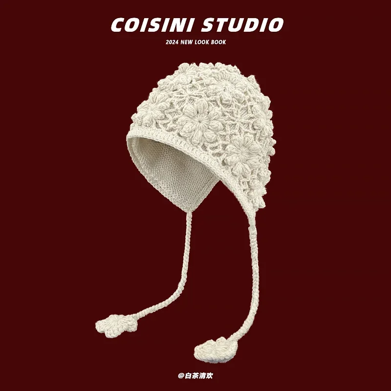 日本のレトロな手作りニットフラワープルオーバー帽子女性秋冬肥厚二層暖かい耳保護ビーニーキャップ