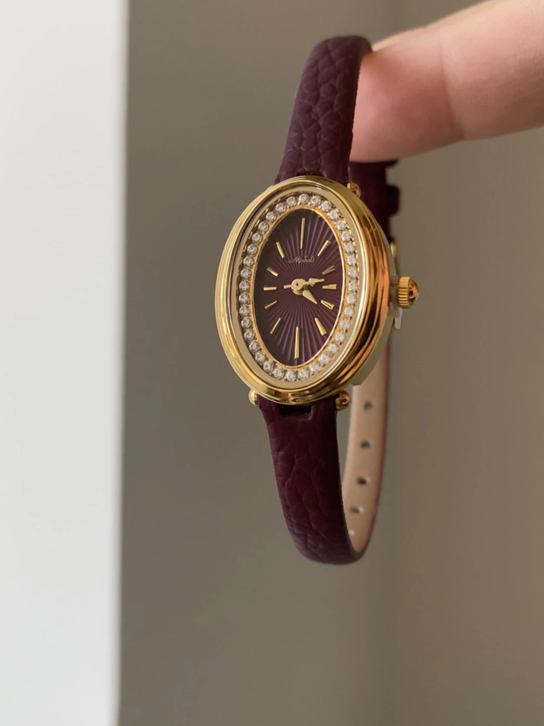 Women Quartz Watch Luxury Oval Shaped Diamond Reloj Vintage Red Clock Ladies Orologio Gold Dial Black Leather Strap Wristwatch