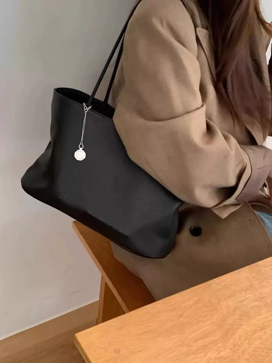 2026 New Minimalist Large Capacity Commuter Handbag Women's Versatile Tote Bag Early Eight Underarm Single Shoulder Bag