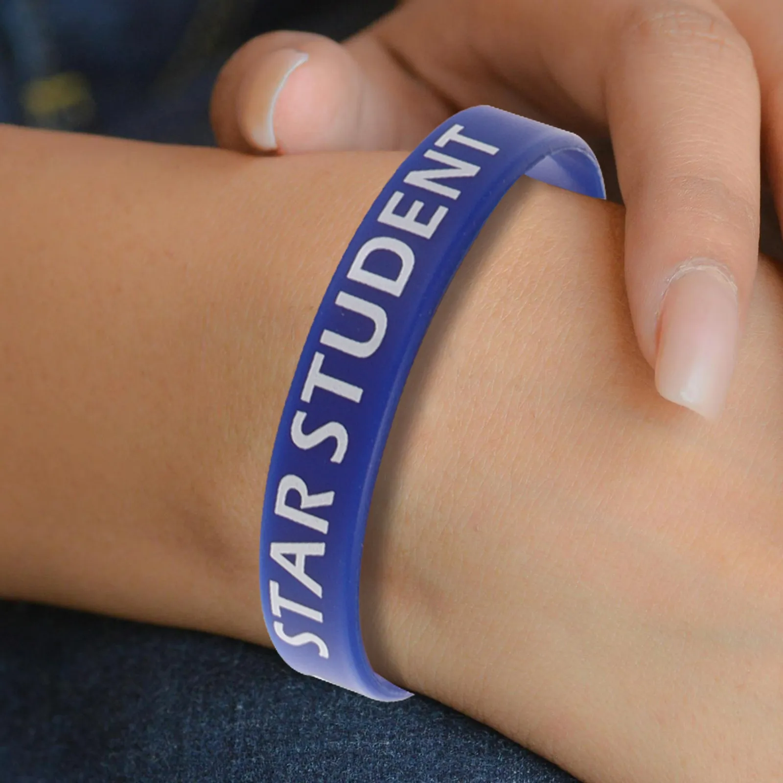 

10 шт. ярких силиконовых браслетов «Звездный ученик» для детей, наградные браслеты для класса, мотивационные аксессуары для школы, стильные