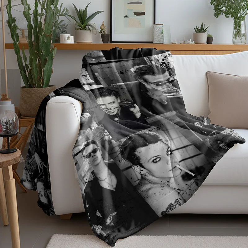 Customize 230GSM High-Definition Printed Blanket Featuring a Collage Design by British Vocalist YUNGBLUD, a Cherished Item for F