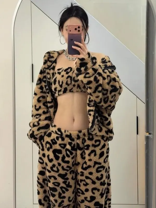 

Ladies Casual Leopard Print Set Aosphere Feeling Svel Top Slimming Crop Pants High Waist Comfortable Spring Faion