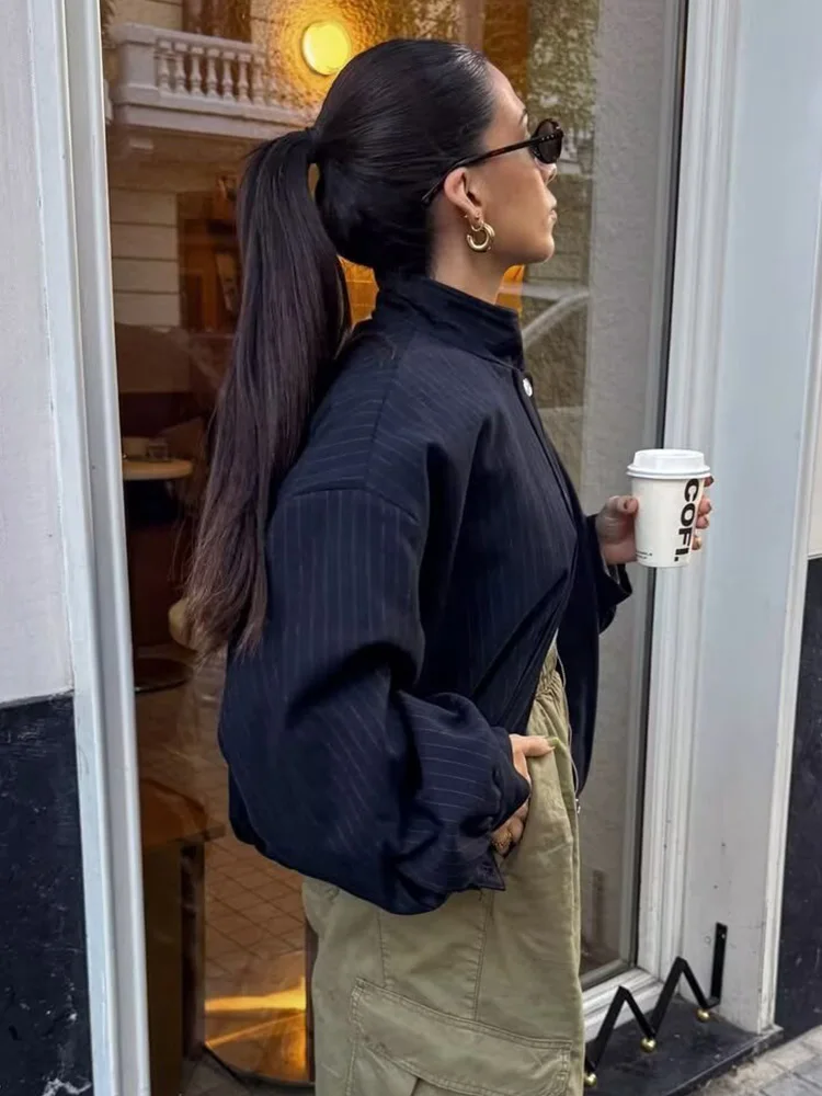 여성 가을 스탠드업 칼라 긴 소매 봄버 재킷 지퍼 포켓 장식 스트리트 스타일 캐주얼 핀스트라이프 버튼 코트