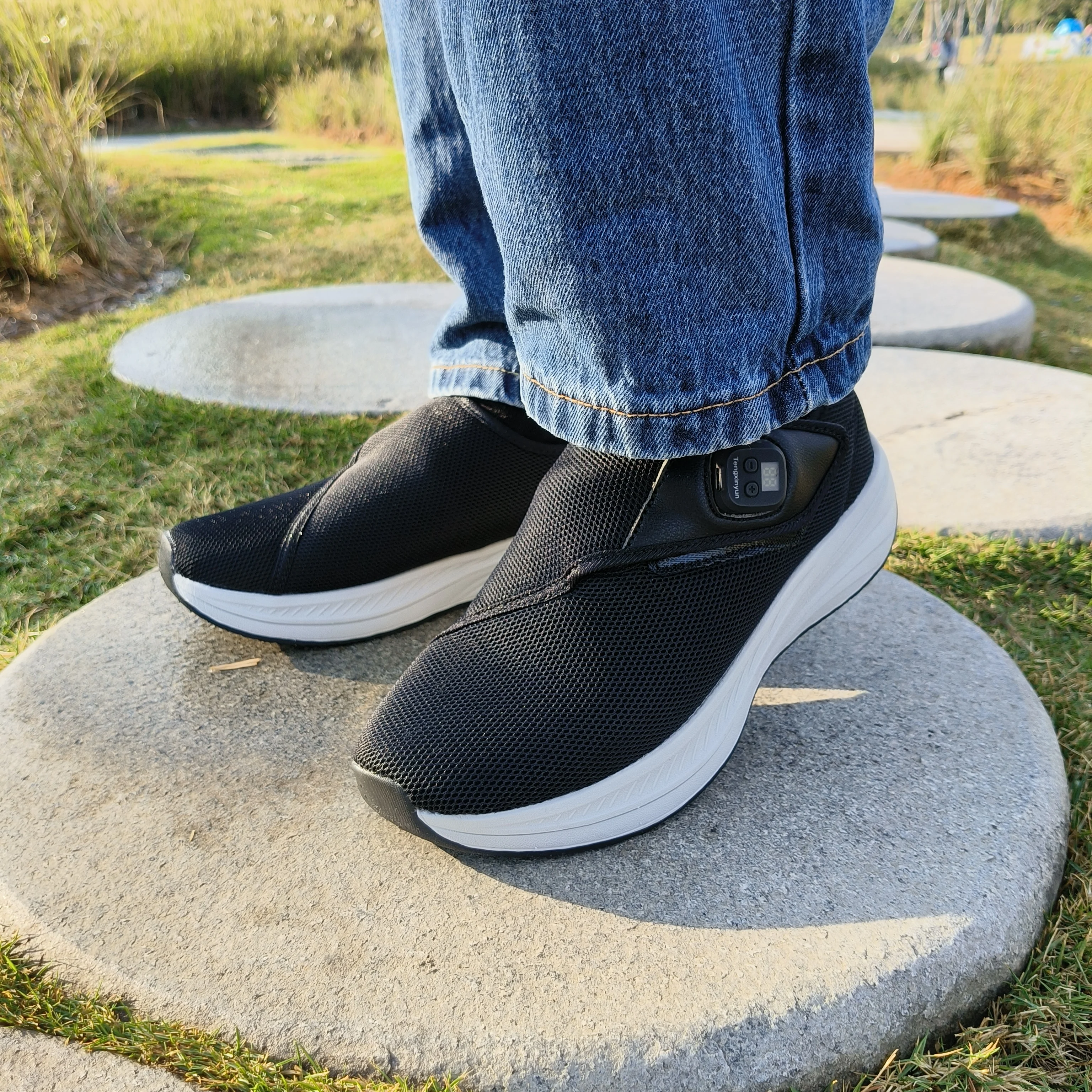 Tengxin Cloud Graphene Technology Intelligent Temperature Control Built-In Power Supply Heating Warm-Keeping Cold-Proof Shoes 858