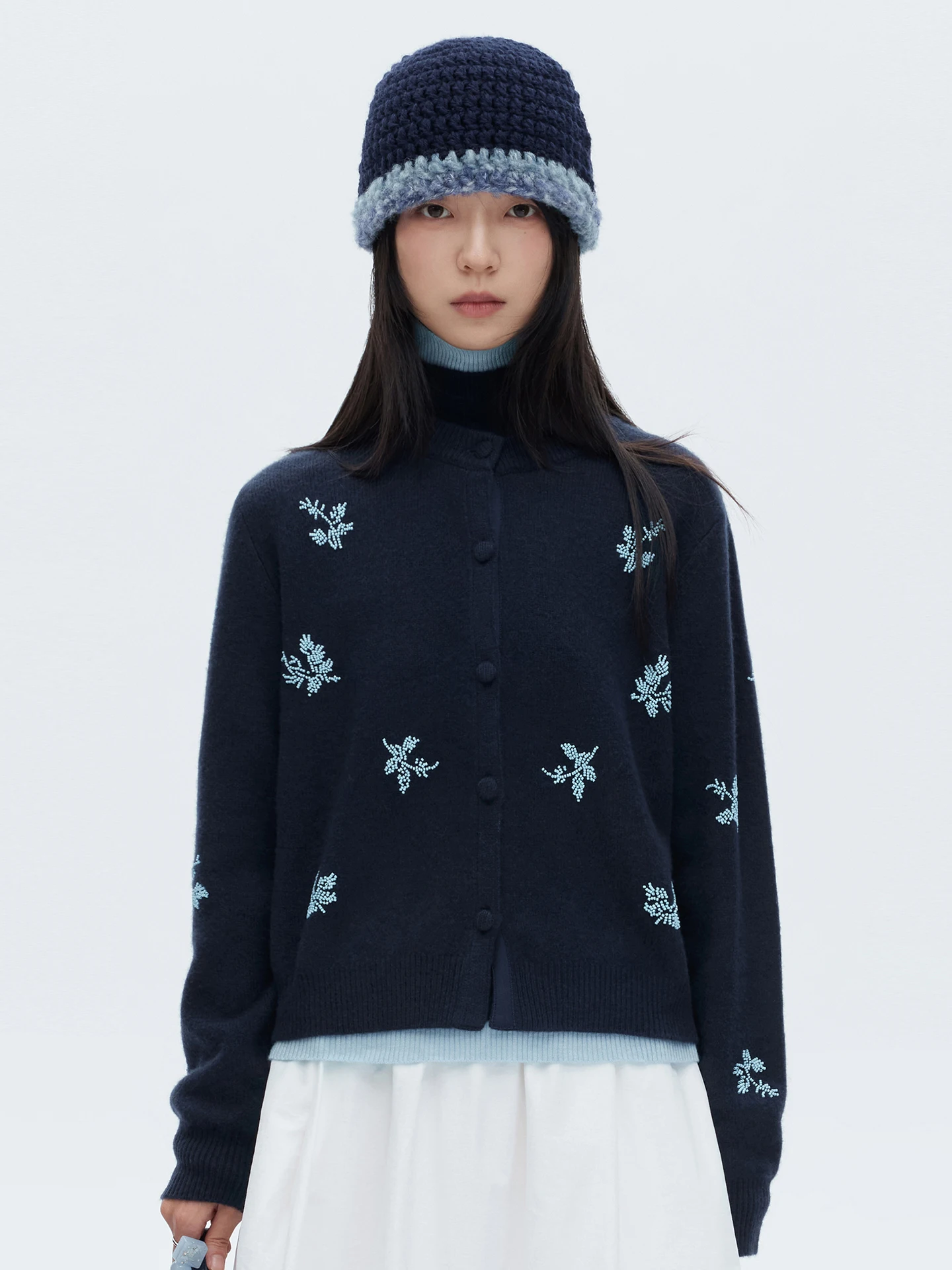 

Spring and Autumn New Women's Sweater, Fashionable Commuter Embroidered Beaded Wool Knitted Cardigan