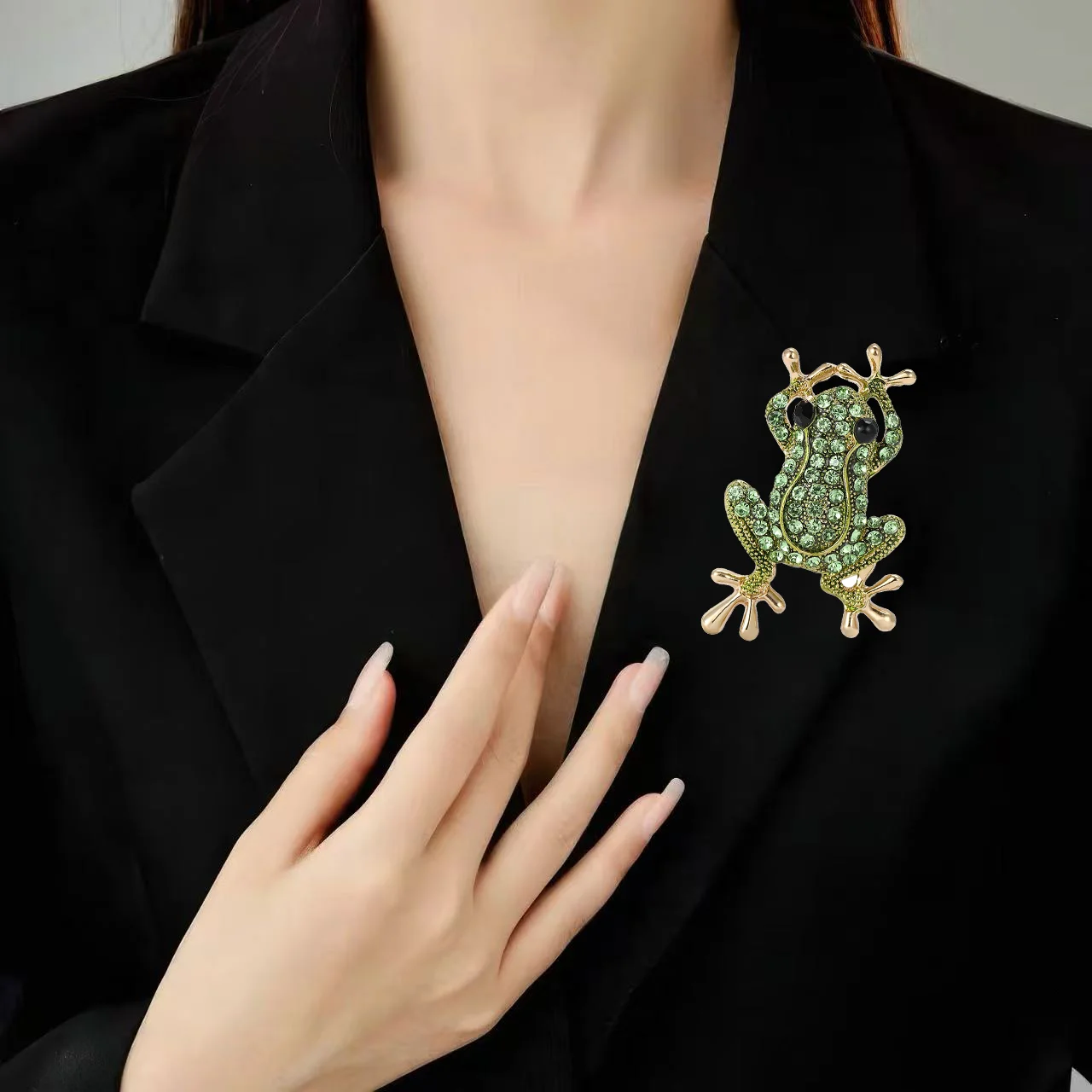 Beaut&Berry Trendy Rhinestones Frog Brooches for Women Unisex Animal Pins Casual Party Jewelry Accessories Gifts Decoration