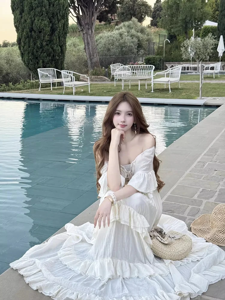 เดรสยาวทรงเอไลน์สำหรับผู้หญิง ReddaChic รุ่นฤดูร้อน ผ้าพลิ้ว ไหล่เฉียง แต่งลูกไม้ฉลุลาย ระบายหลายชั้น สไตล์ลำลอง โบฮีเมียน เหมาะสำหรับใส่ไปชายหาด