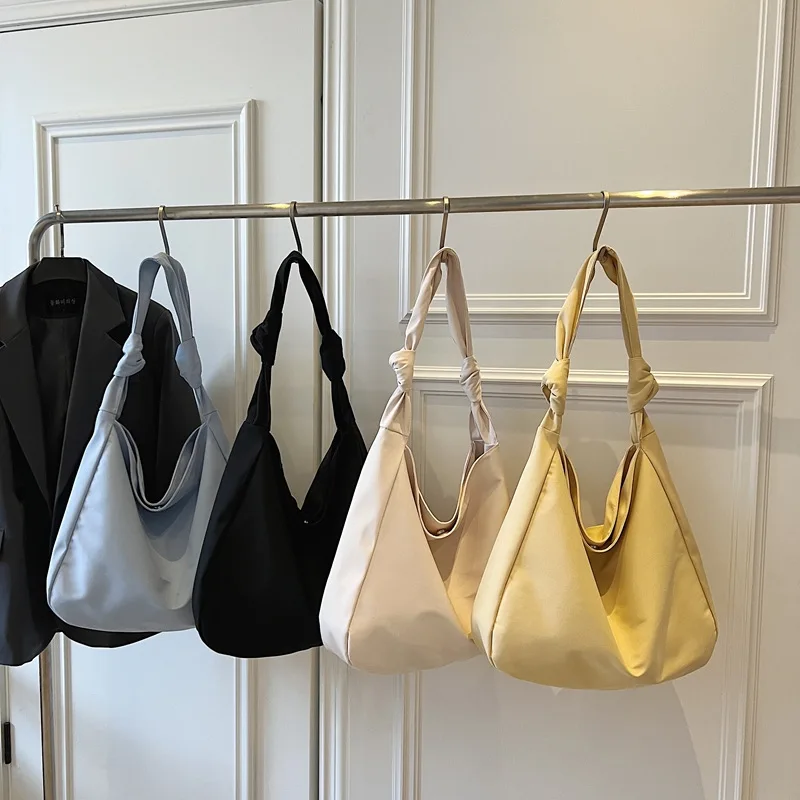 กระเป๋าสะพายไหล่ Luxe ปี 2025, กระเป๋าถือใต้วงแขนขนาดใหญ่สำหรับผู้หญิง, กระเป๋าสะพายข้างลำลอง, กระเป๋าแบบมินิมอลสำหรับกลางวันและกลางคืน, กระเป๋าสะพายแบบมีเท็กซ์เจอร์