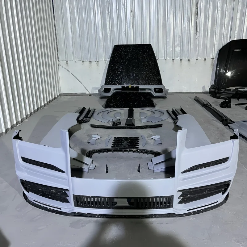 مناسبة لتعديل وترقية مجموعة الجسم الكبيرة من ألياف الكربون لـ Rolls-Royce Cullinan بما في ذلك غطاء التنانير الجانبية للمصدات