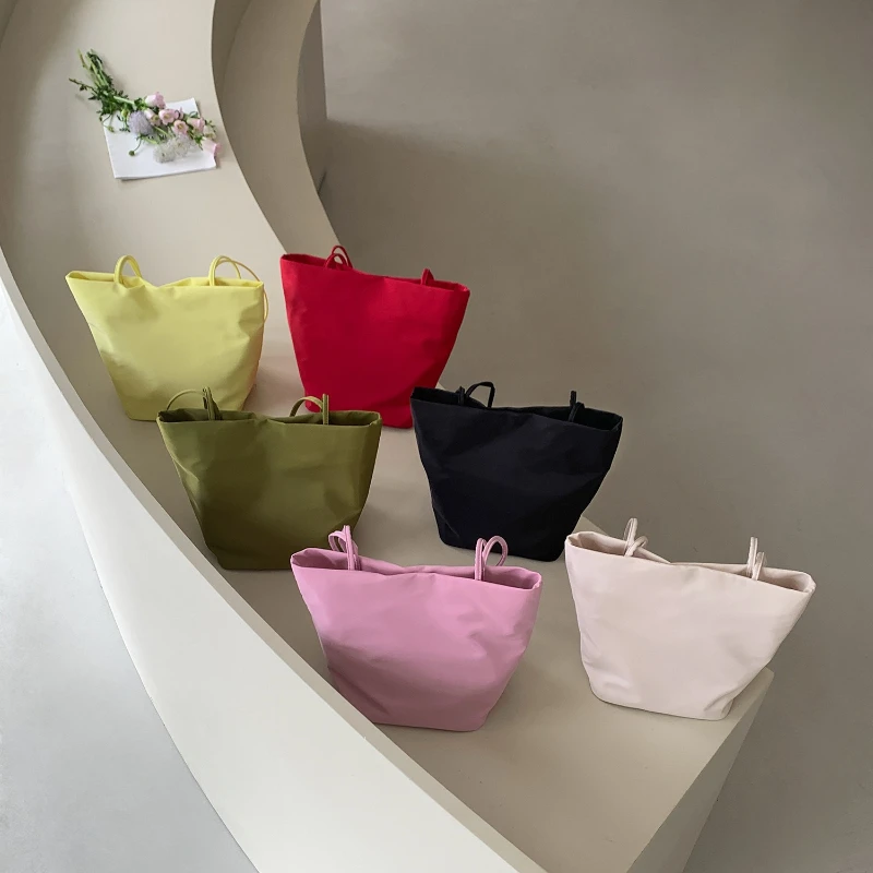 Korean Style Nylon Tote Shoulder Bag Women New Large Capacity Lightweight Bucket Bag Fashionable and Versatile Commuter Bag