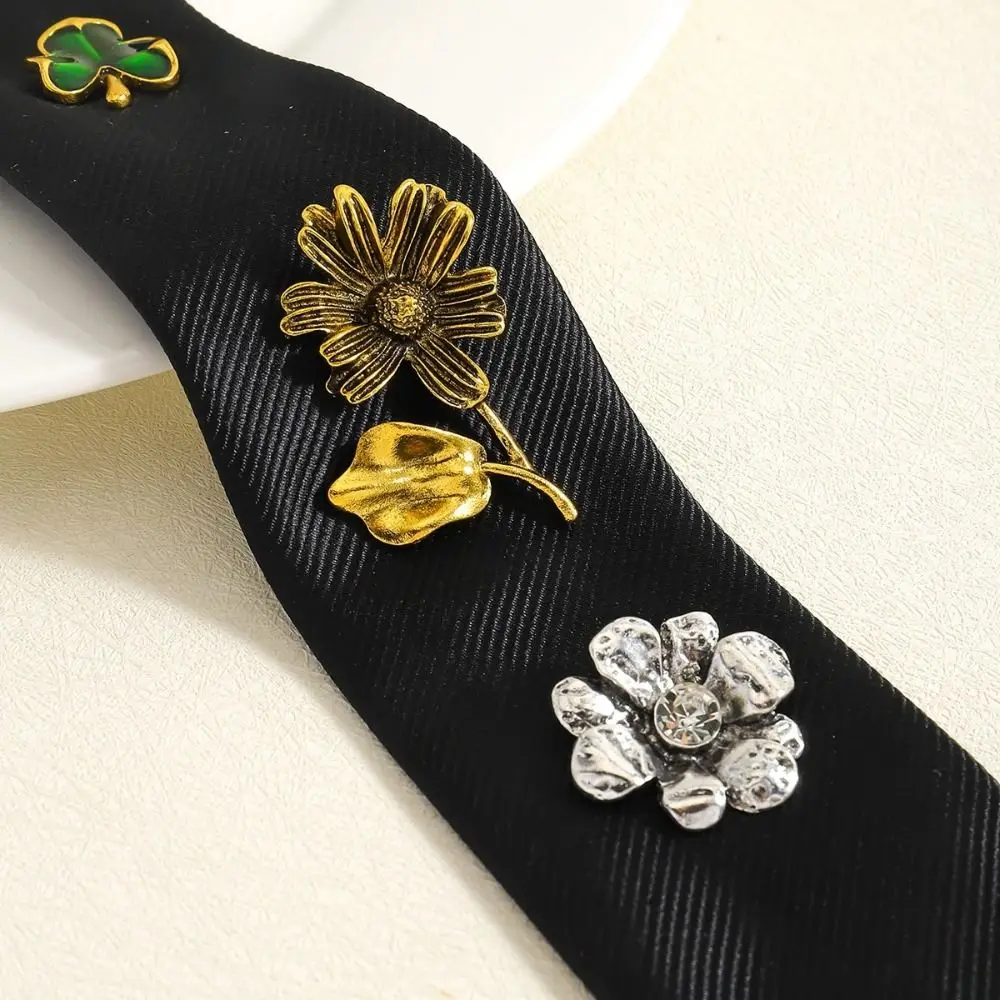 

Temperament Korean Flower Tie Black Insect Rhinestone Necktie Bee Academic Style Decoration Shirt Tie Women