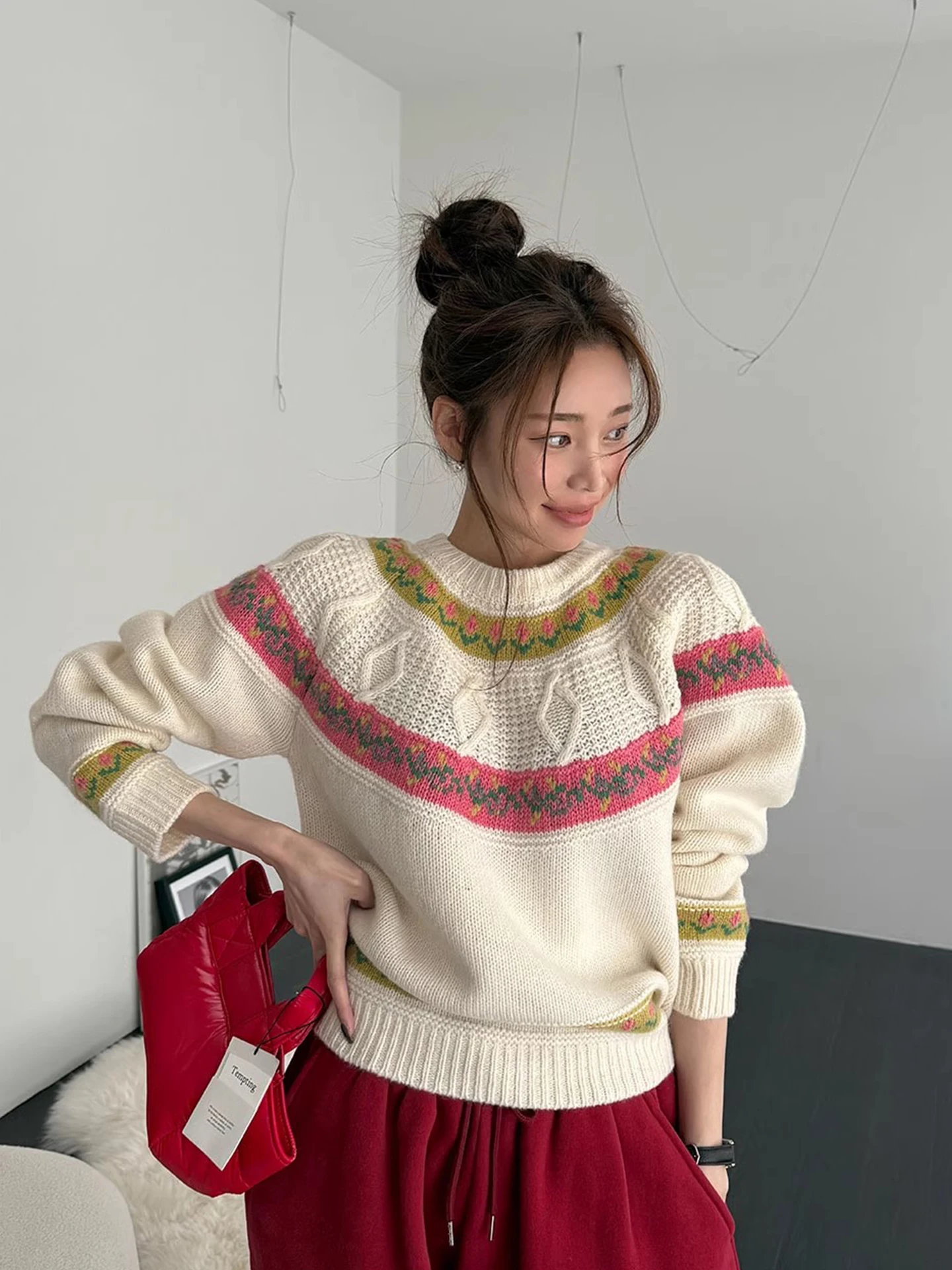 

Вязаный свитер Ele для женщин: модный, с контрастным цветом и вышивкой, приталенный, зимний, новый, универсальный, с длинными рукавами