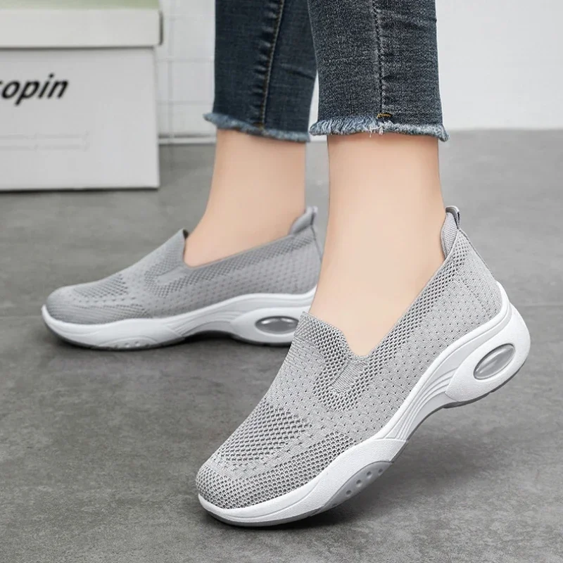 Zapatillas de deporte planas y transpirables para mujer, zapatos de tenis deportivos de punto, a la moda, de fondo suave, para caminar, primavera y