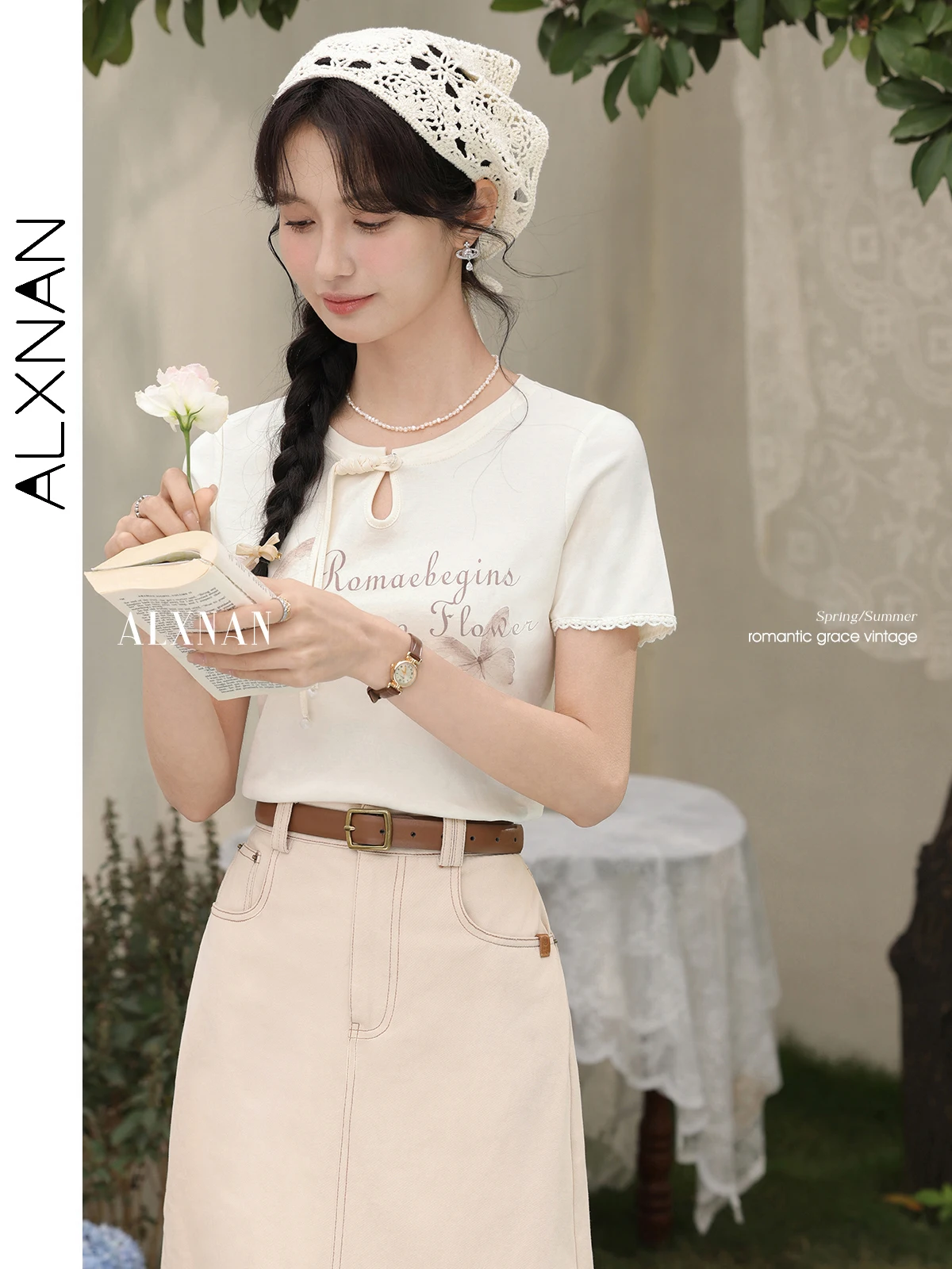 

ALXNAN Women's T-shirt 2025 Summer Letter Print T-shirt Light Beige Round Neck Hollow Slim-fit Short Sleeve Top Ladies L55031
