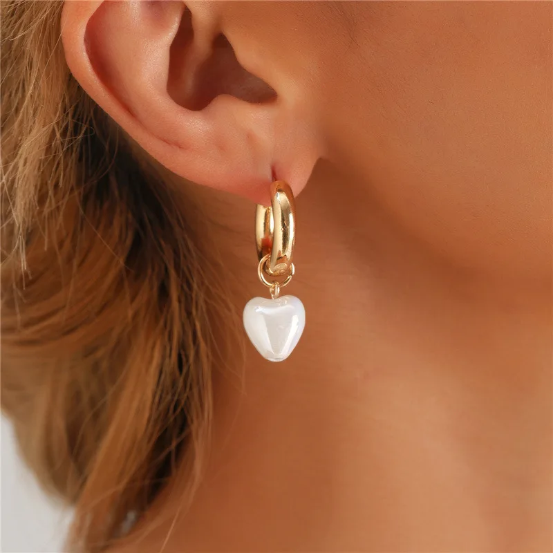 2Pcs Trendy Statement Asymmetric Ceramic Heart Pendant Hoop Earrings Elegant Pearl Fashion Jewelry e374