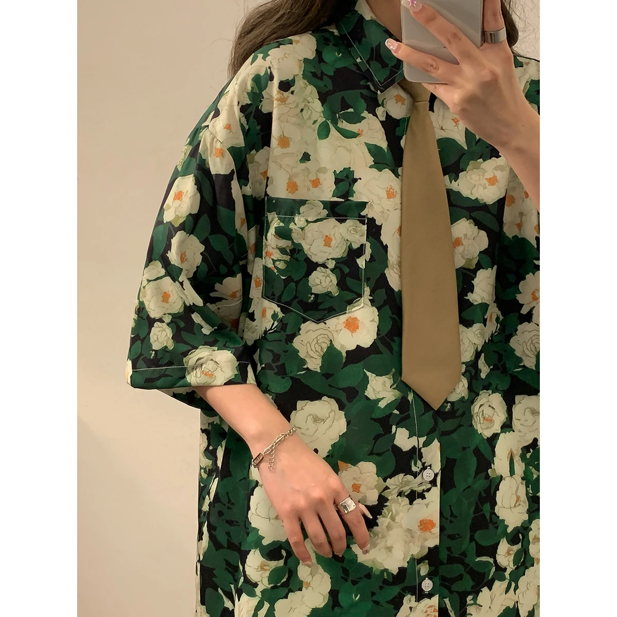 

Cleanfit Ice Silk Flower Men's Shirt Short Sleeve Summer Hawaiian Style Beach Vacation Handsome Baroque Shirt Loose Fit Youth...