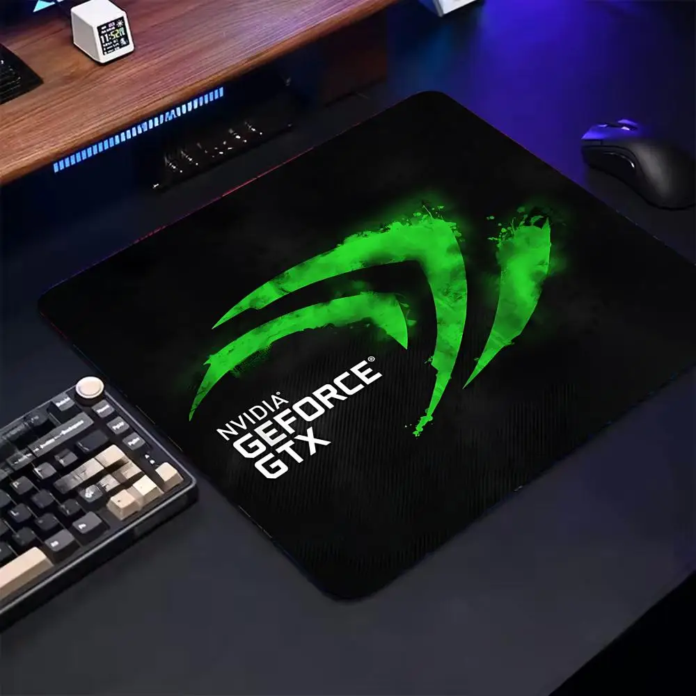

17M-RTX5080 N-NVIDIA YES Коврик для мыши Мультяшный резиновый маленький коврик для мыши настольный компьютер офисная клавиатура киберспорт ROGs игра