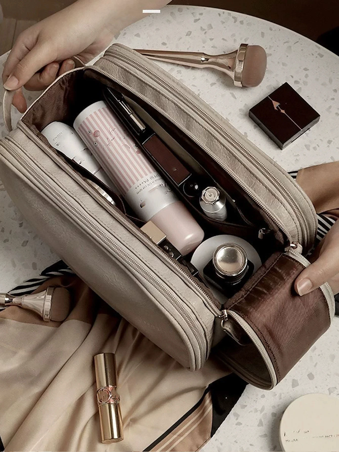 Multi functional makeup bag for women, large capacity, portable, high-end travel, makeup brush, toiletries storage bag