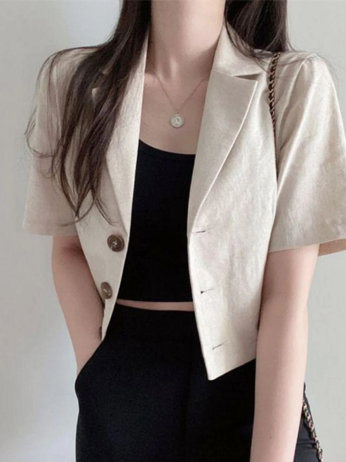 เสื้อเบลเซอร์สีดำสไตล์ Old Money สำหรับผู้หญิง แฟชั่นเกาหลี ทรงหลวม พรีเมียม กระดุมทองสามเม็ด พร้อมป้ายกันแดด