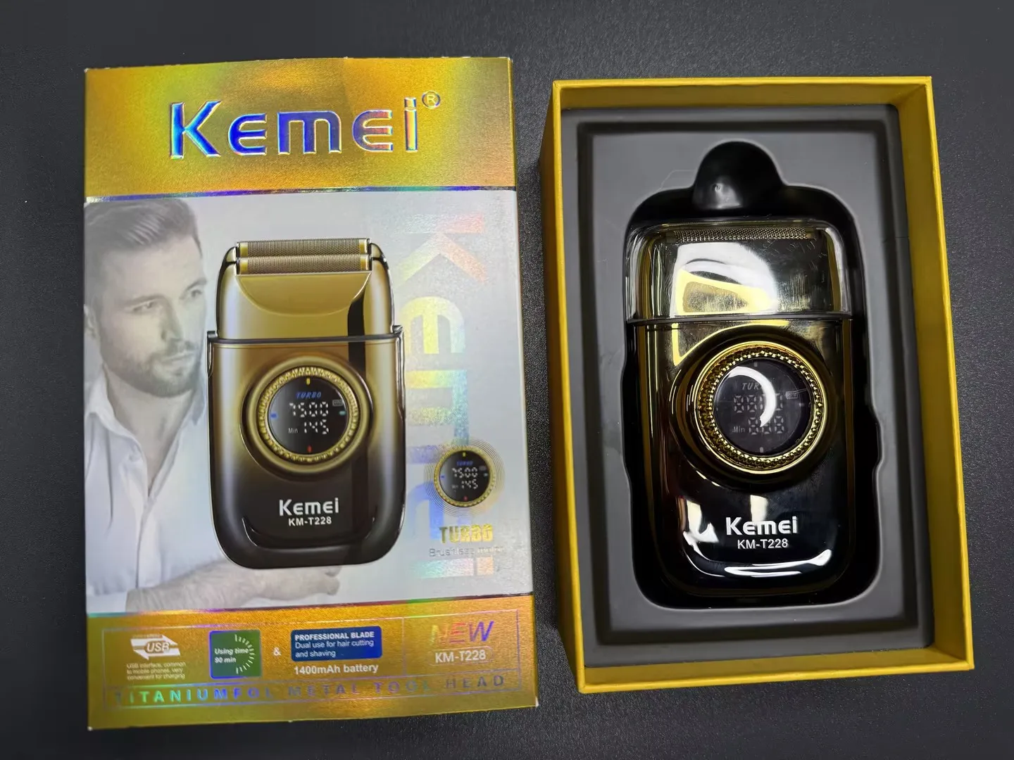 Kemei KM-T228 Dual Floating Head Electric Shaver Portable Electric Shaver Power Motor Smart Touch Men's Grooming Shaver KM-T228