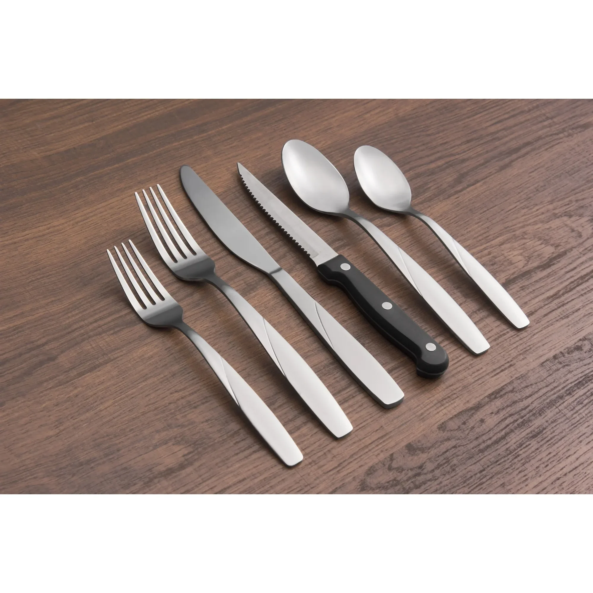 

Набор столовых приборов из 36 предметов, 6 шт. В комплект входят ножи для стейка, можно мыть в посудомоечной машине. Для столовой, кухни, развлечения. Прочный