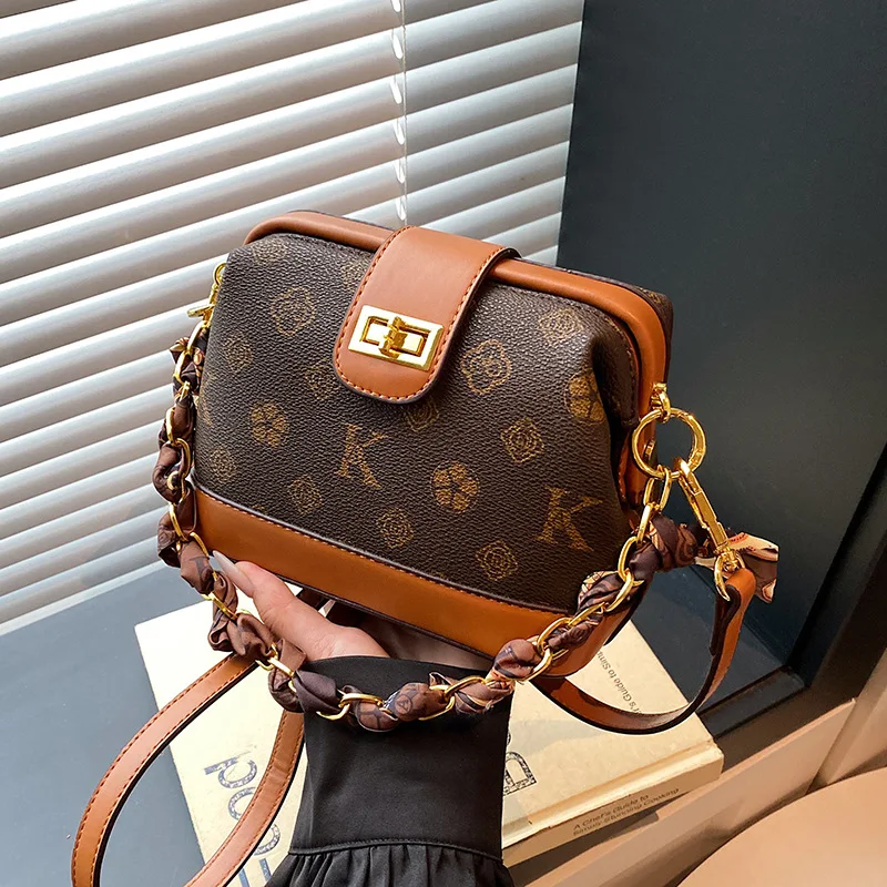 

2025 Vintage-Inspired Shoulder Bag, Versatile Convertible Crossbody Purse for Women Textured Vegan Leather Day to Night Carryall