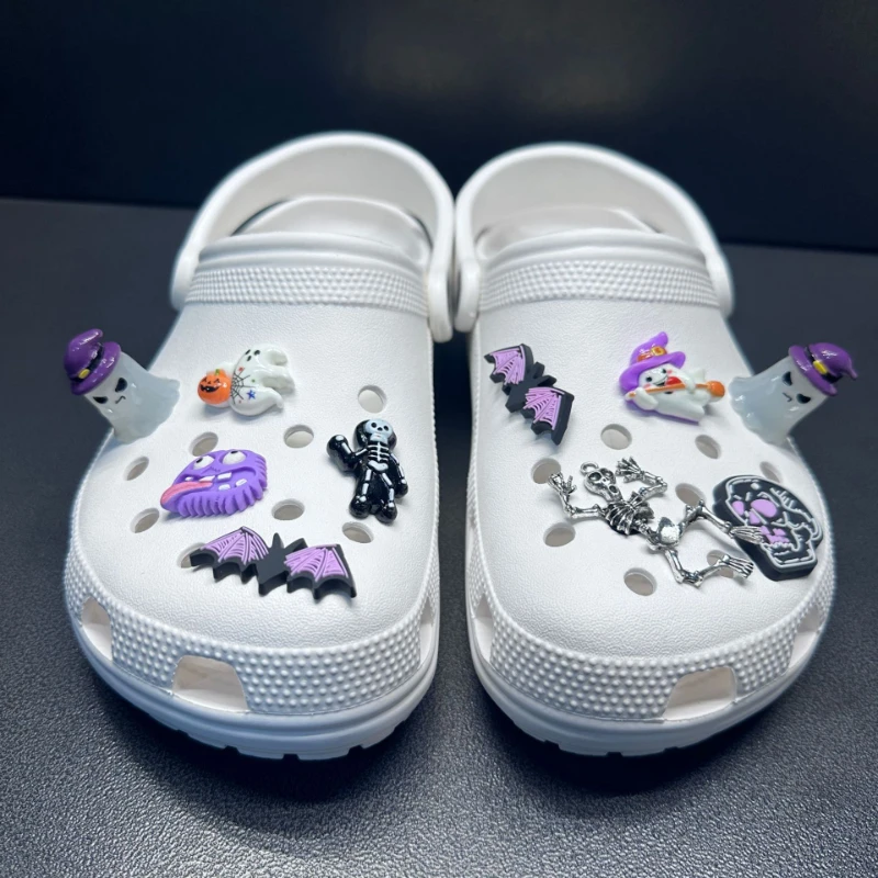 2025 Jibbitz Halloween Luminous Shoe Charms Skull Ghosts Bats Shoe Accessories For Clogs Halloween Night Cool Equipment