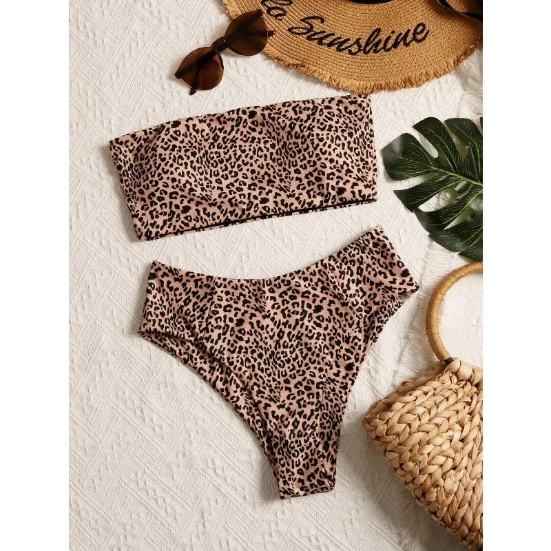 Nuevo conjunto de bikini de verano 2026 con estampado de leopardo, top de tubo y cintura alta, ideal para nadar en la playa