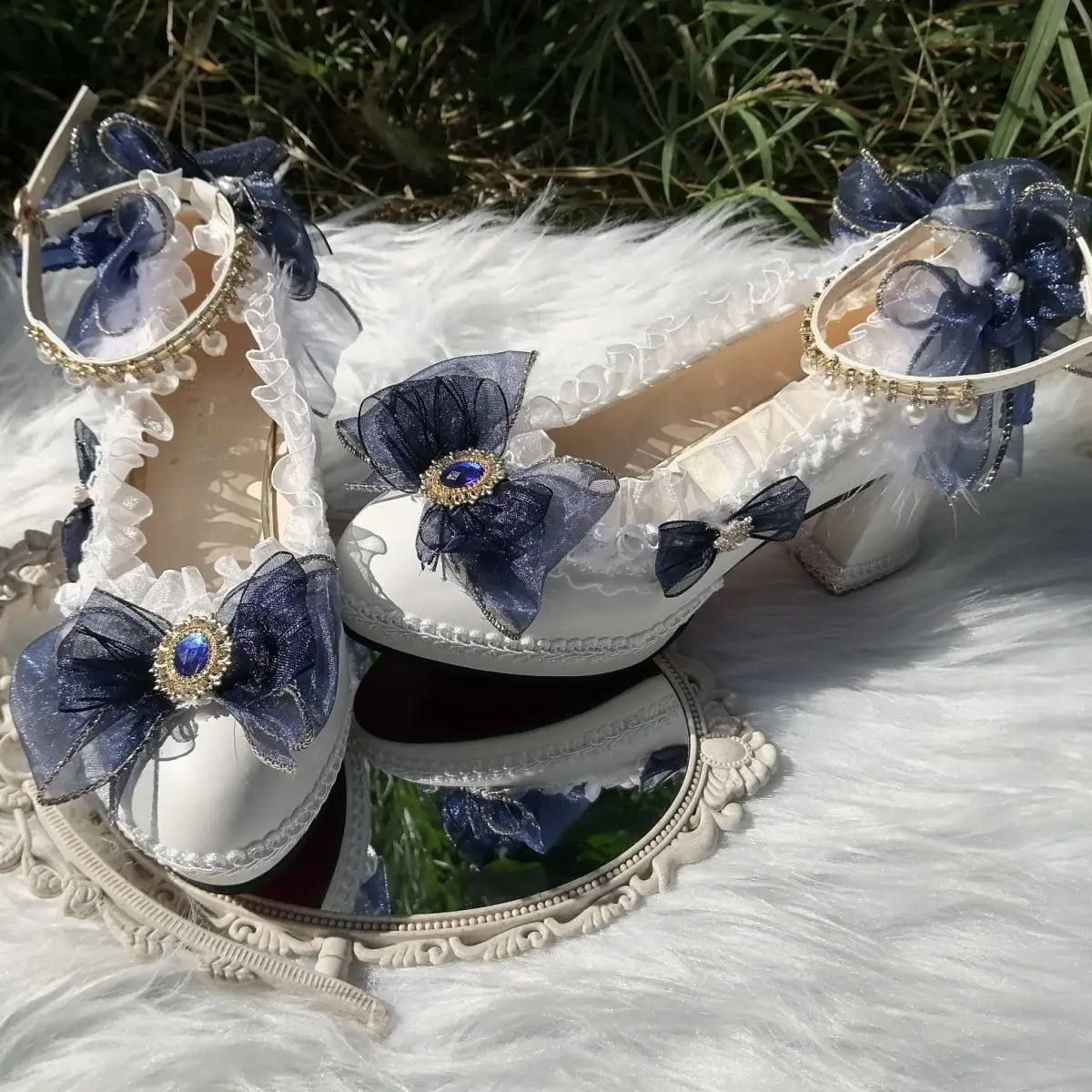 โลลิต้าทํามือรองเท้าส้นสูงส้นก้อนรอบนิ้วเท้ารองเท้าแต่งงานดอกไม้