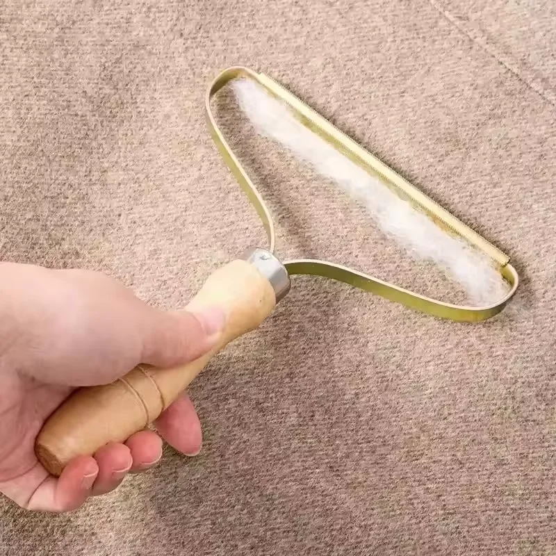 Portable Hair Scraper Manual Cashmere Coat Sweater Hair Removal Tool Wooden Handle Manual Dog And Cat Pet Hair Remover Brush