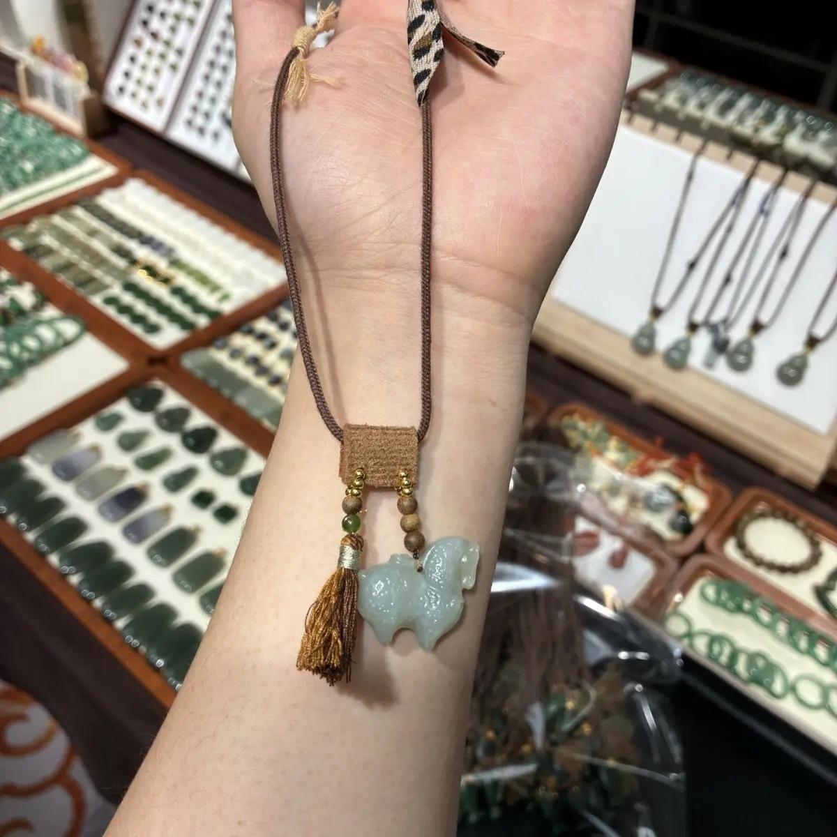 Handmade original design hot weather Hetian jade cut sugar pendant small immediately rich pendant pendant necklace