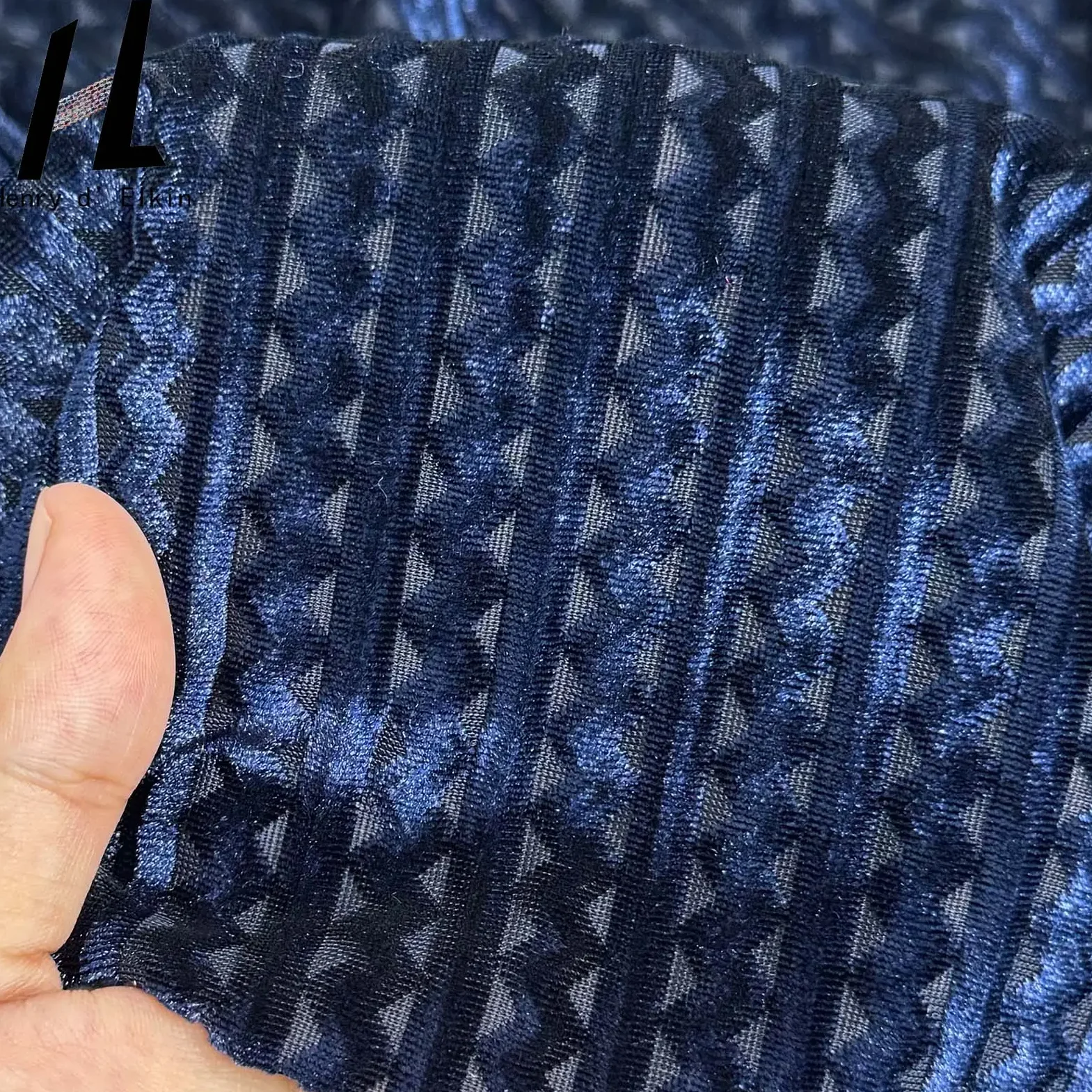 

230gsm Giant Wave Velvet Fabric 91% Polyester 9% Spandex Textile Material for Apparel Upholstery